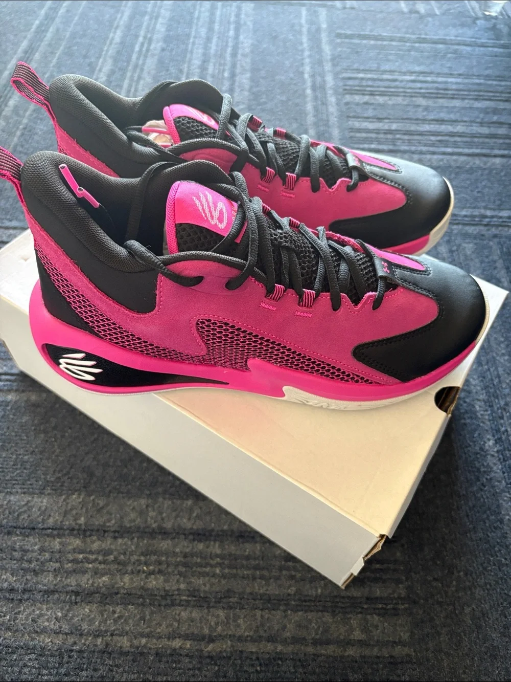 Under Armour Curry Men’s Athletic Shoes in Hot Pink & Black men’s 9.5 women’s 11